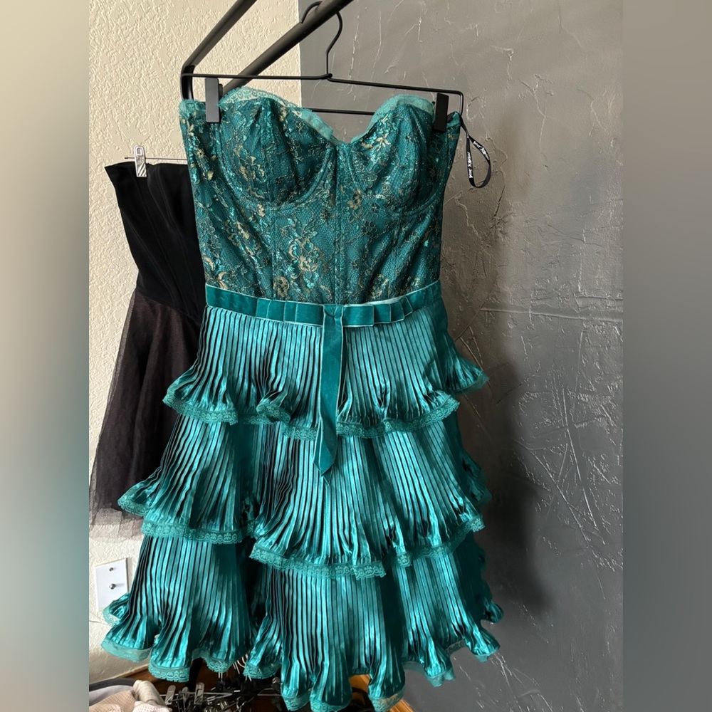Betsey Johnson Teal Green Strapless Tiered Pleated Cocktail Dress
